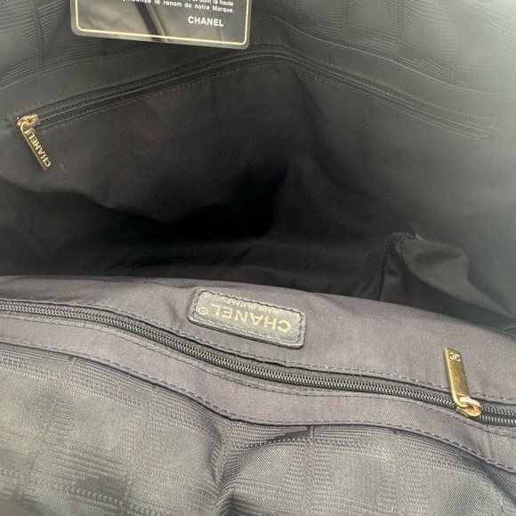 CHANEL Black Tote Bag with Leather Handles - Picture 9 of 15